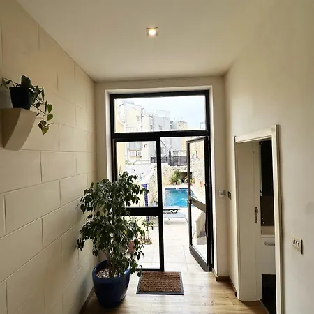 Luxury * Σλιέμα